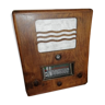 Vintage radio equipped with bluetooth