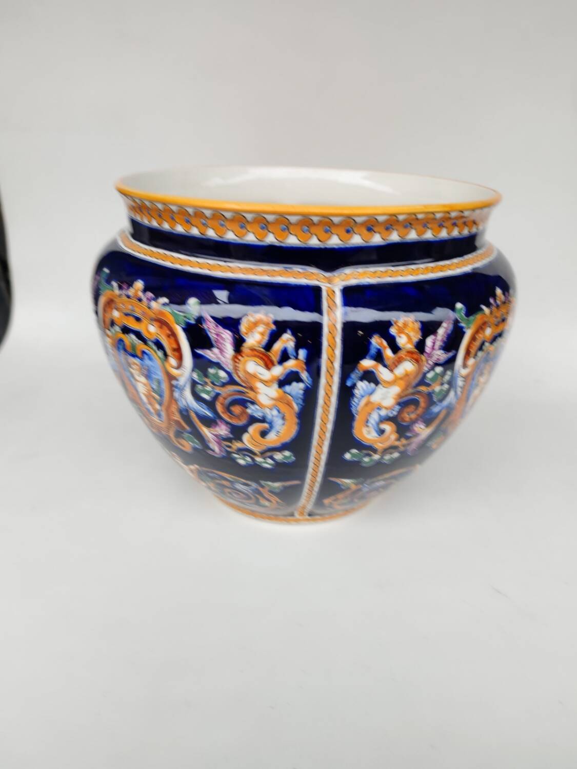 Earthenware cache pot from Gien, Renaissance model, 20th century.