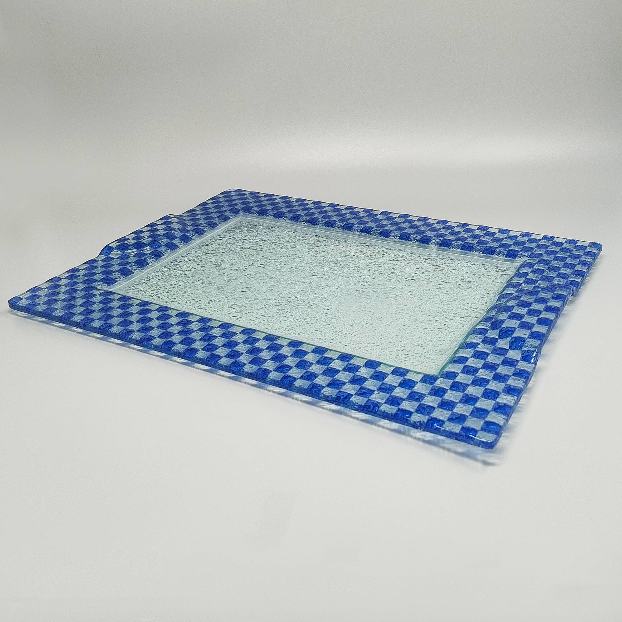 1970s Astonishing Italian tray by Albatros in Murano glass.