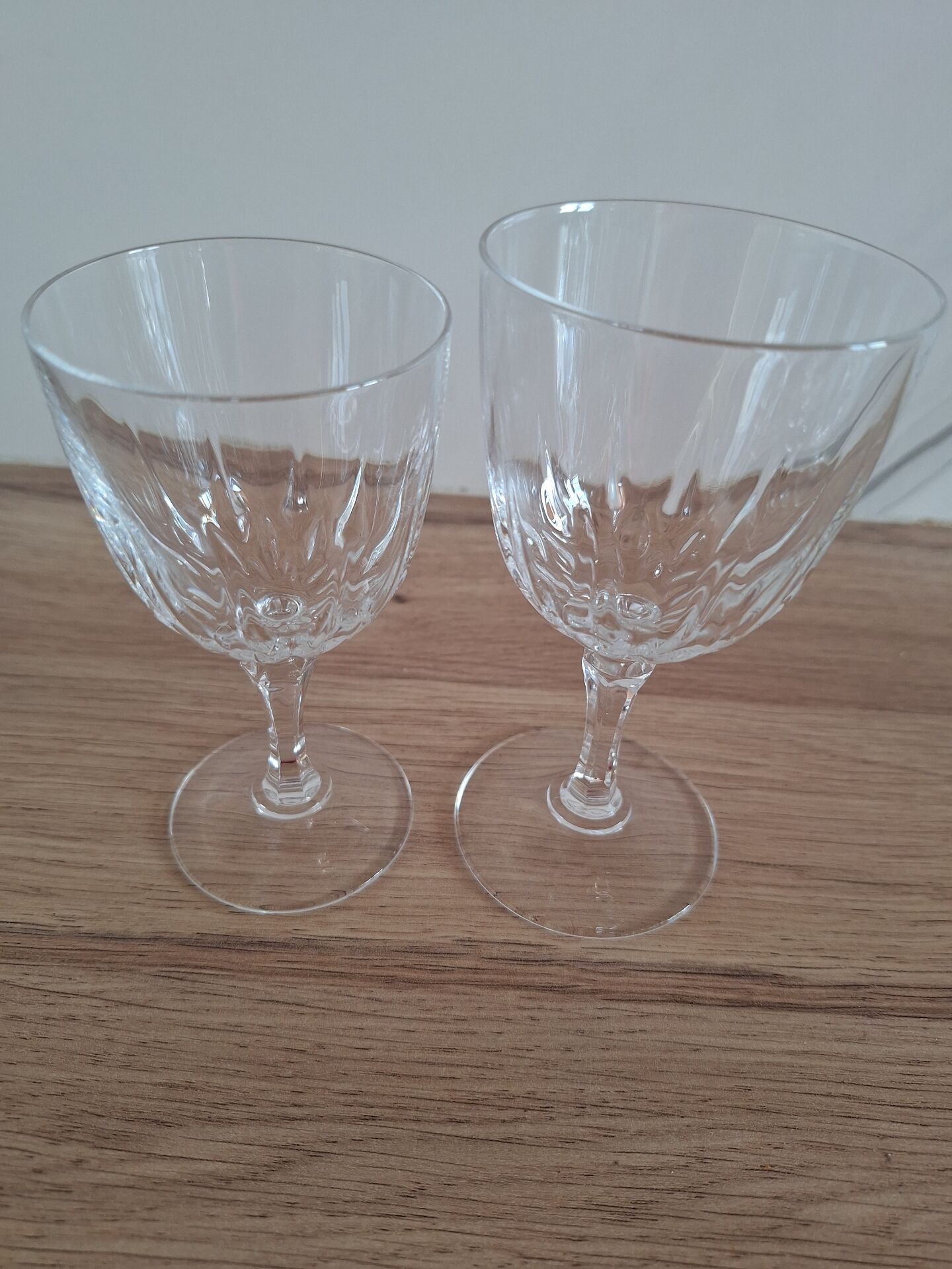 12 crystal glasses from Arques in 2 different sizes.