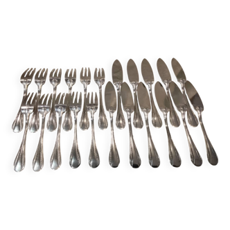 11 fourchettes 11 couteaux à poisson métal argenté orfèvre Ercuis Nil