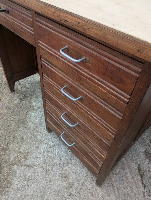 Bureau adulte des années 40