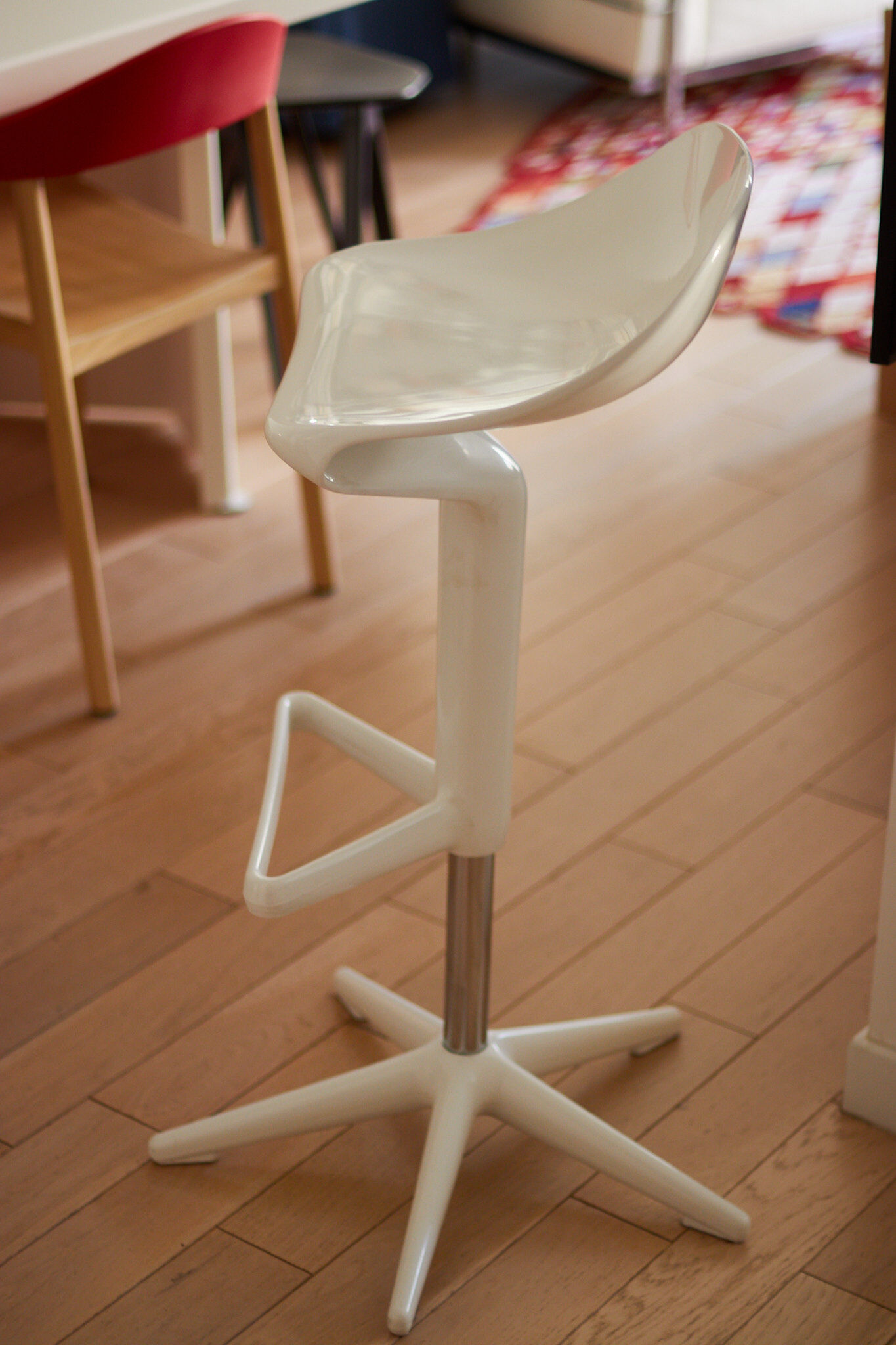 Kartell Spoon swivel and height-adjustable high stools