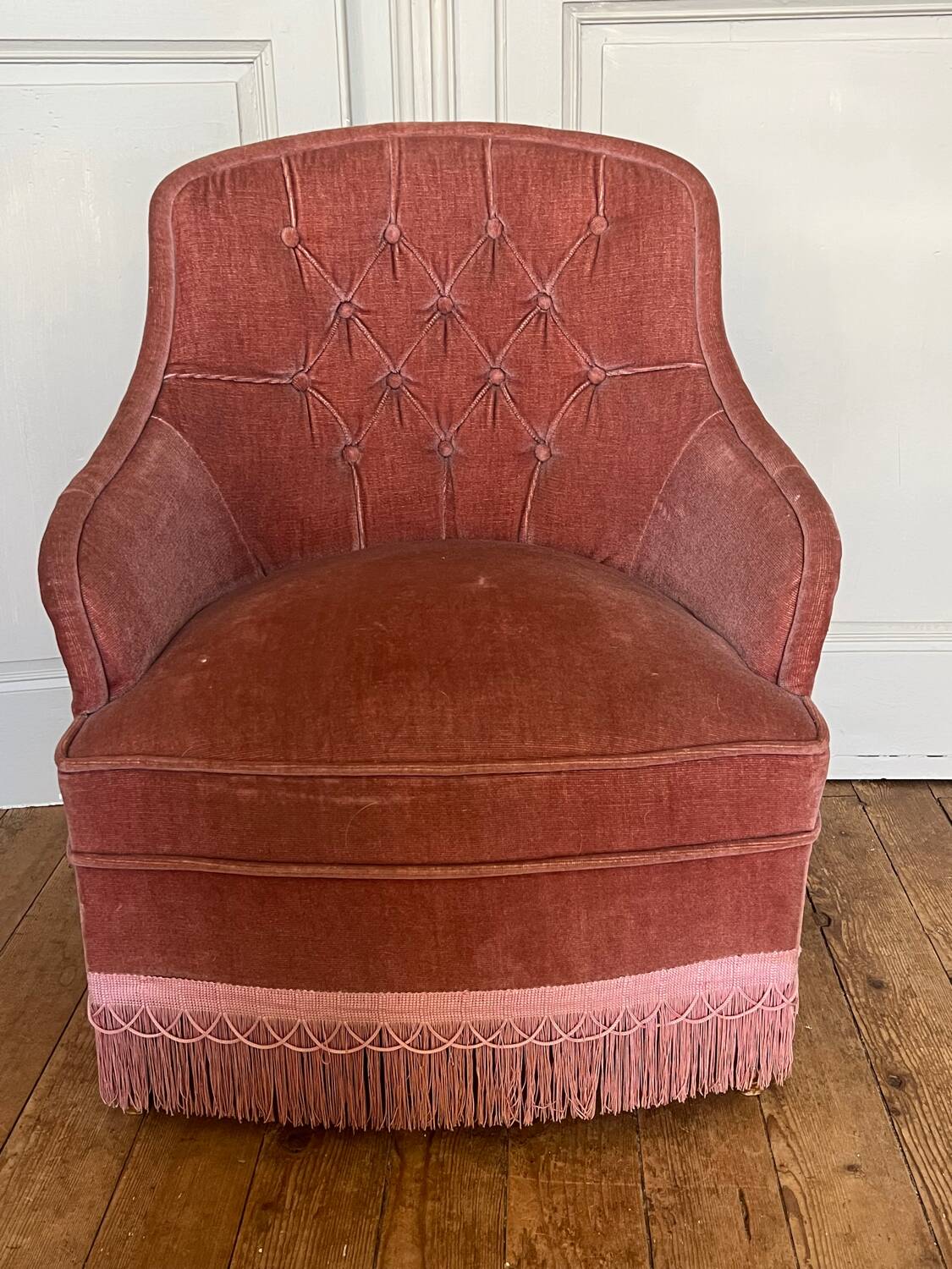 Small pink toad armchair