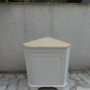Vintage English corner cabinet enhanced in pearl grey, wooden top.
