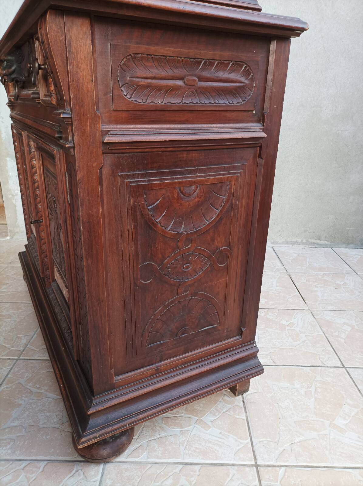 Louis XIII walnut diminutive buffet
