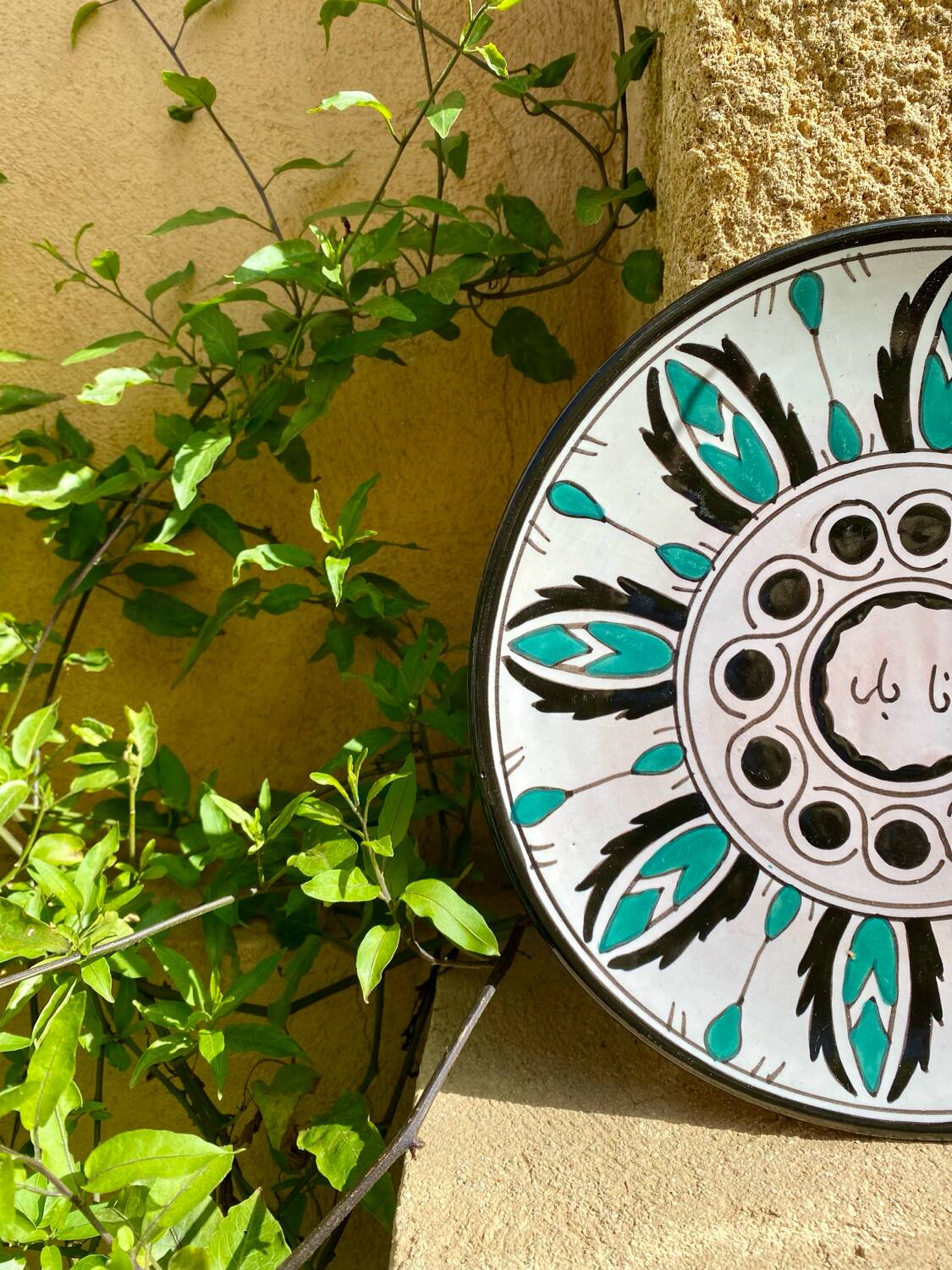 Decorative ceramic plate