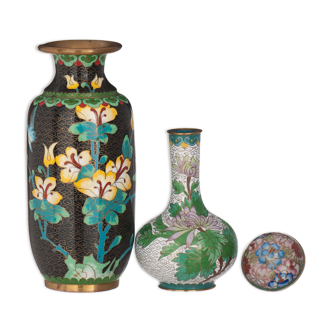 2 vases and 1 enamel box partitioned on brass decorated with flowers 1980