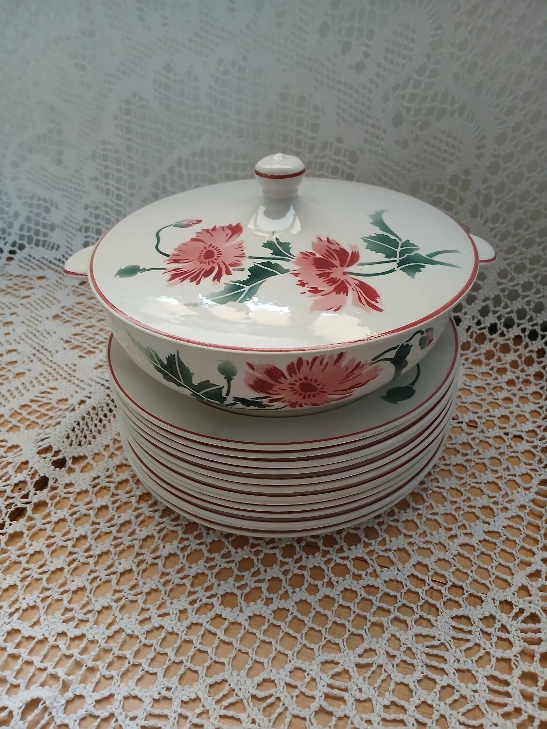 12 antique flat plates + HBCM soup tureen