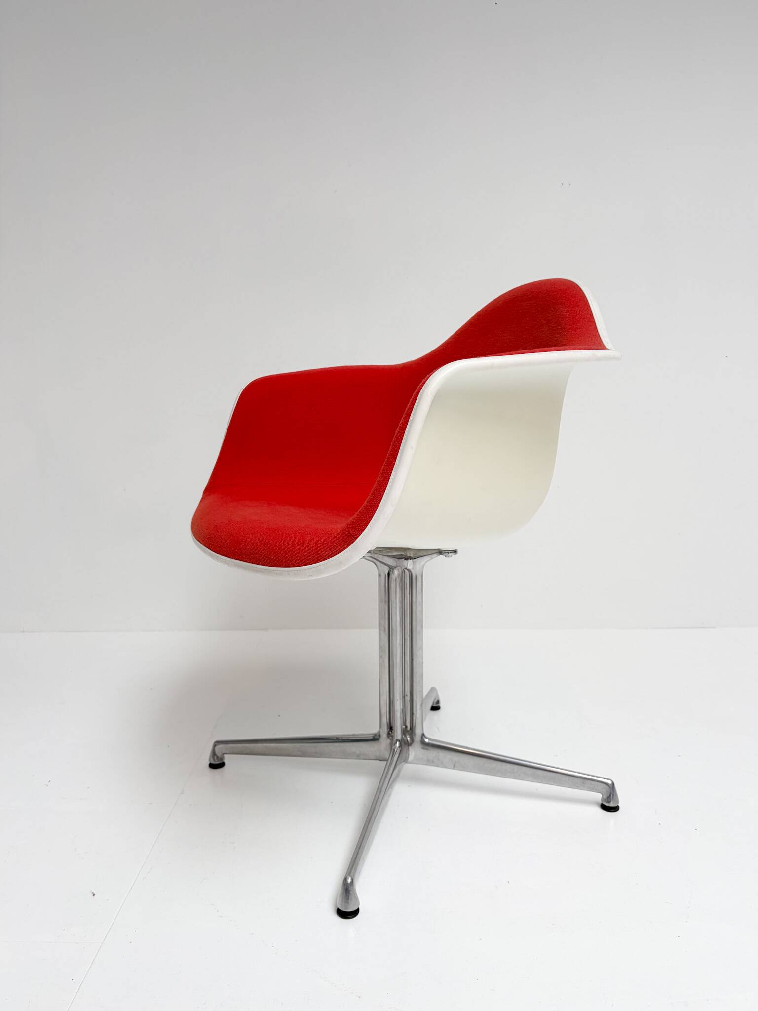 Fauteuil DAL par Charles et Ray Eames pour Vitra, années 2010.