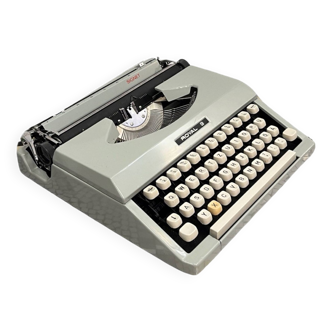 Royal Signet suitcase typewriter, Japan, 1970s.