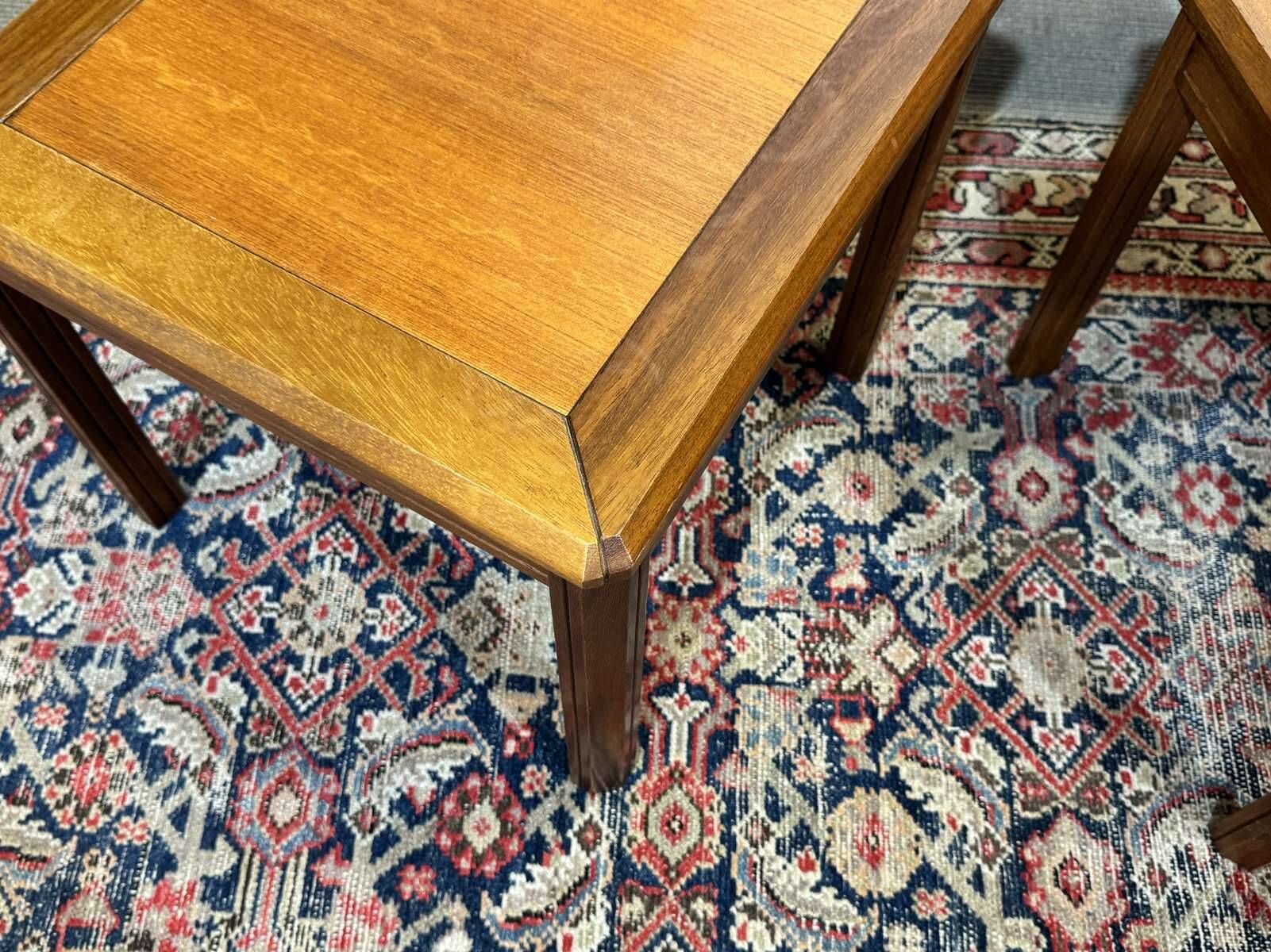 3 tables gigognes en teck, années 1970