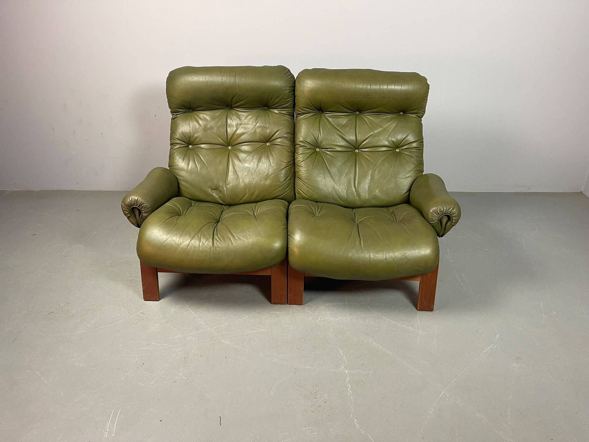 Supercomfy Scandinavian Rybo Rykken Olivegreen Leather 2-Seater Ry-Wing