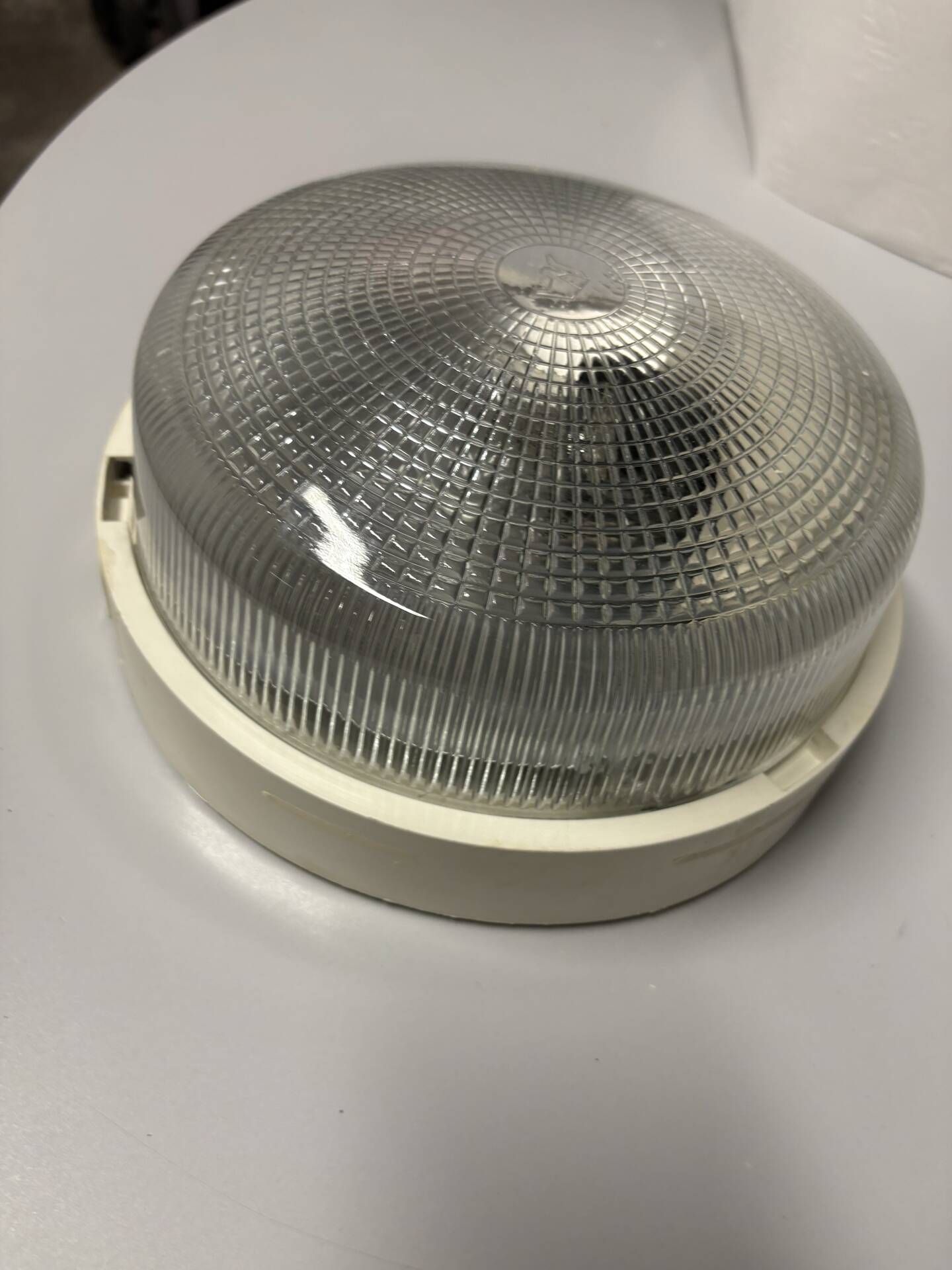 Suspension / Vintage ceiling light in prismatic glass and white base –