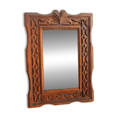 Tramp Art mirror from the 19th century in hand-carved wood.