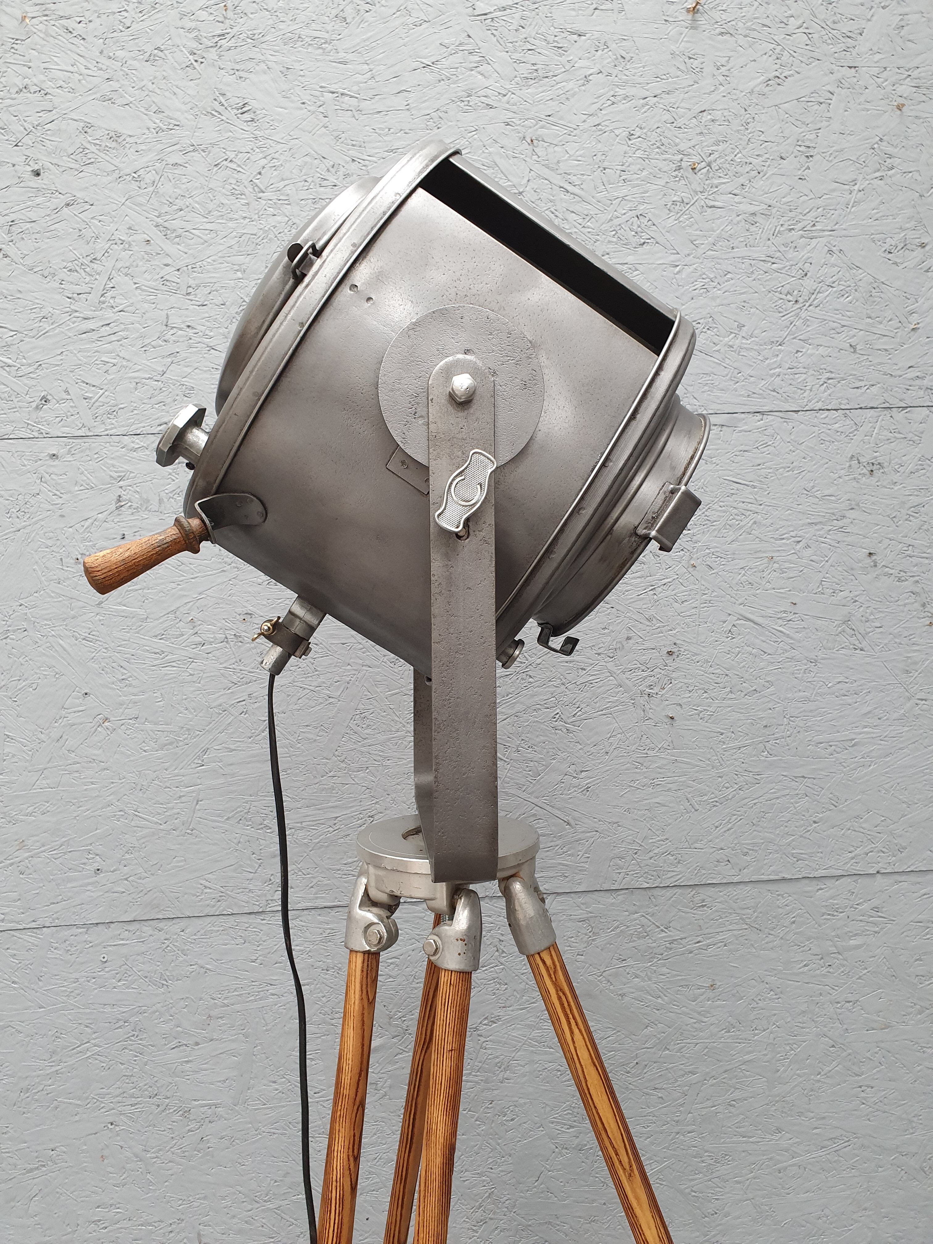 Projector AE Cremer industrial lamp on wooden trefoot