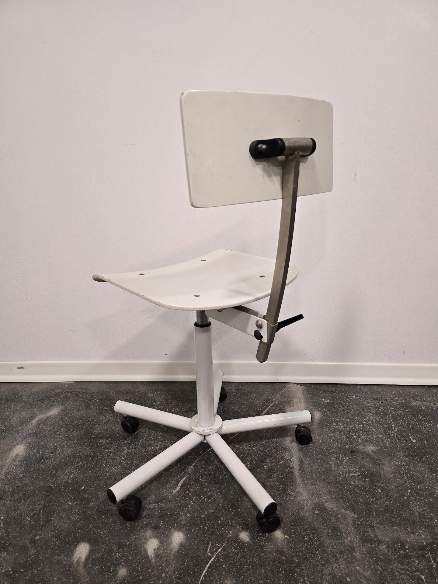 1980s Vintage Industrial Swivel Chair with Adjustable Backrest and Cas