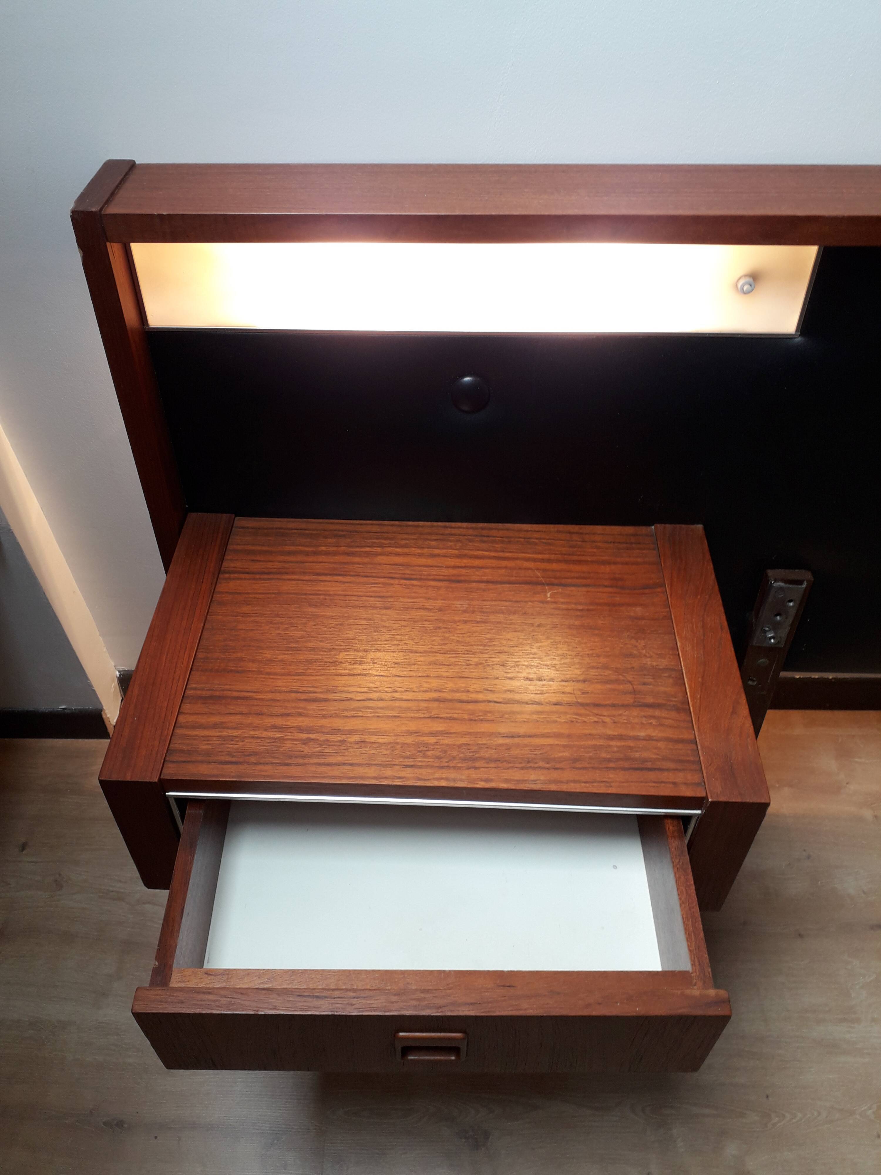 Bedhead with built-in appliques