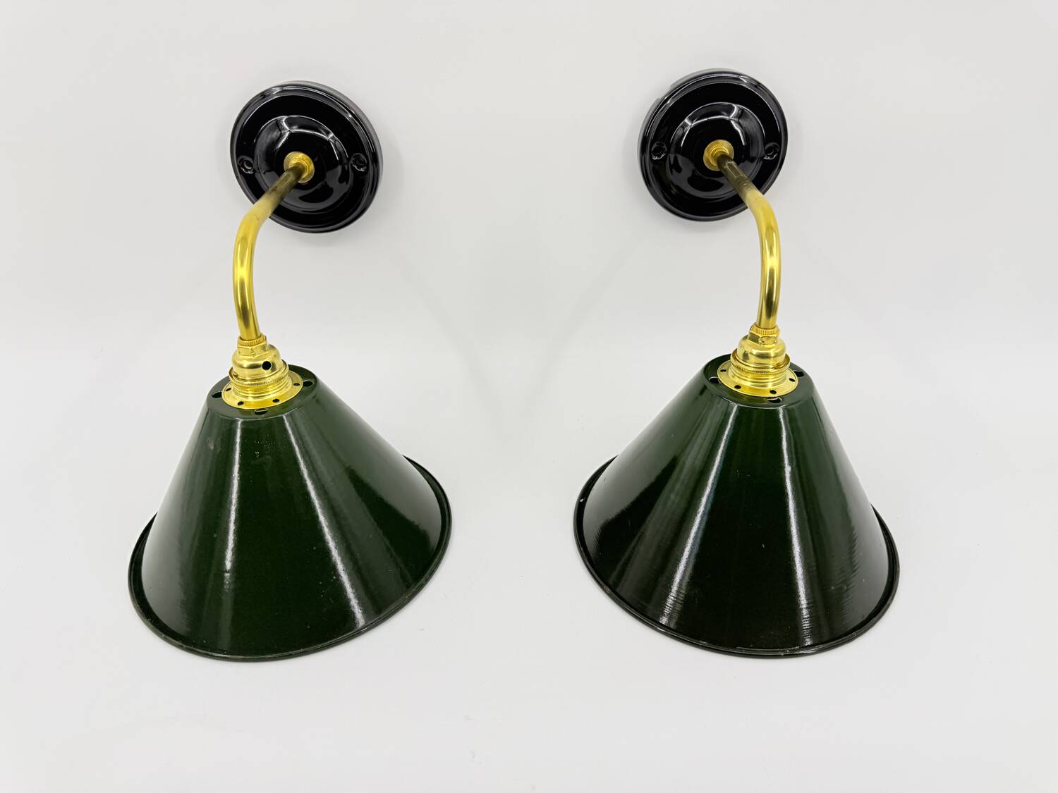 Enamelled sheet metal wall lights