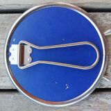 Round mirror with feet