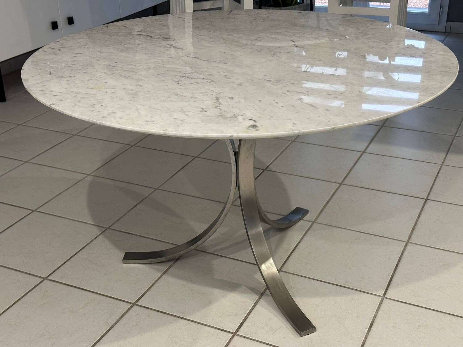 Vintage 1970s white Carrara marble dining table