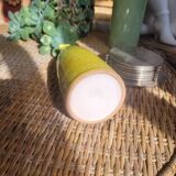 Vase soliflore en terre cuite émaillée vert anis