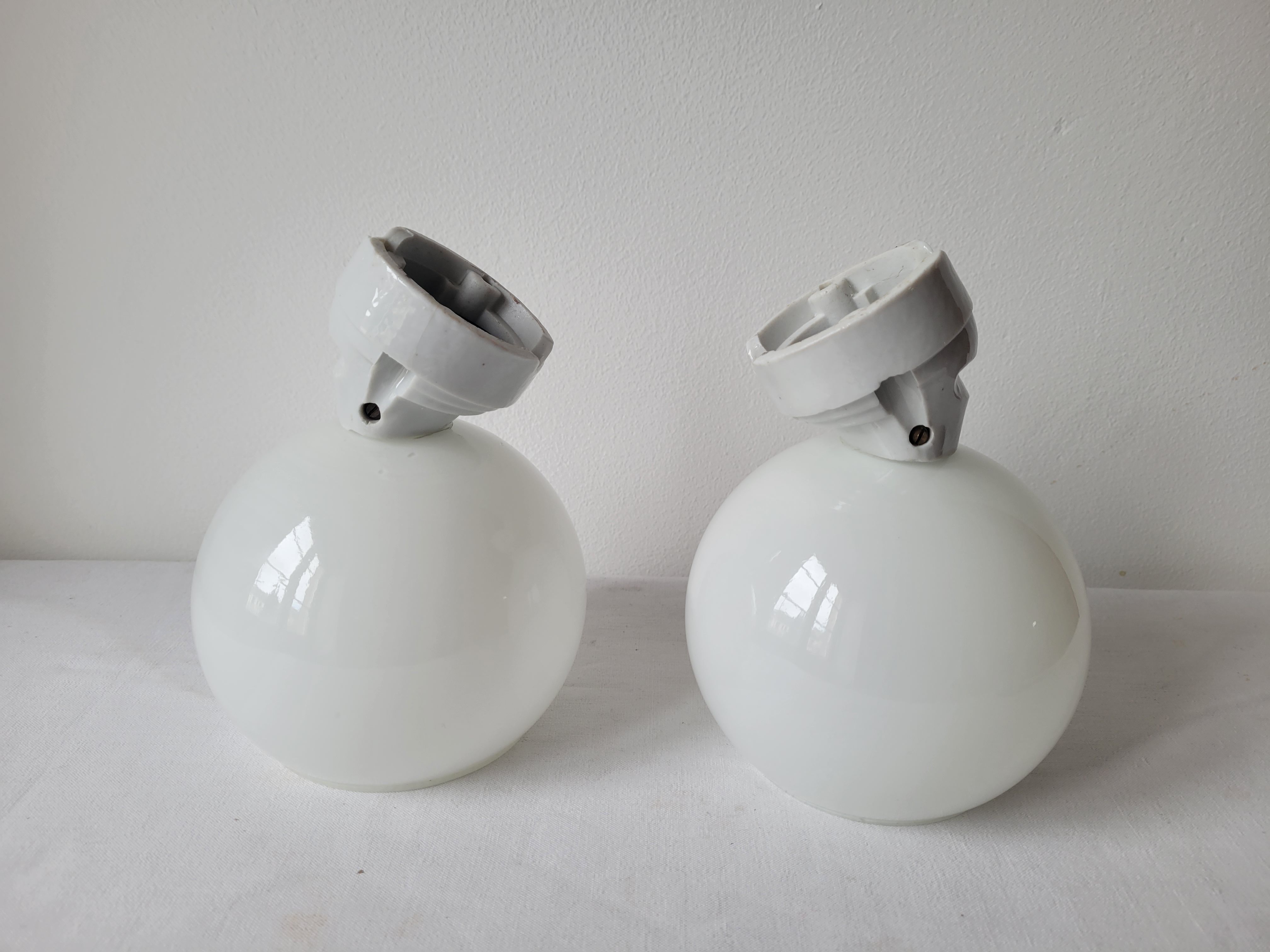 Duo of art deco wall lamps in porcelain and opaline