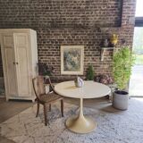 Tulip leg table