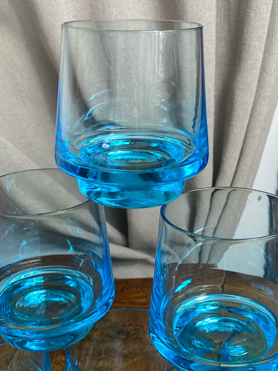Six verres en verre bleu turquoise