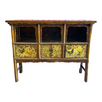 Old Chinese dresser from the 19th century, decorated with flowers and chickens