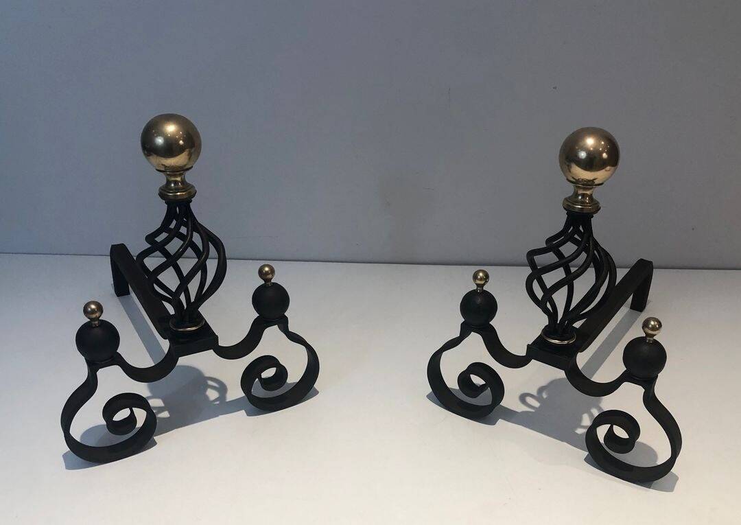 Paire de Chenets en Fer Forgé à Boules de Laiton Poli et Corps en Cage Ajou