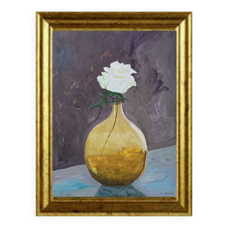 Tableau, Rose blanche au vase ocre translucide