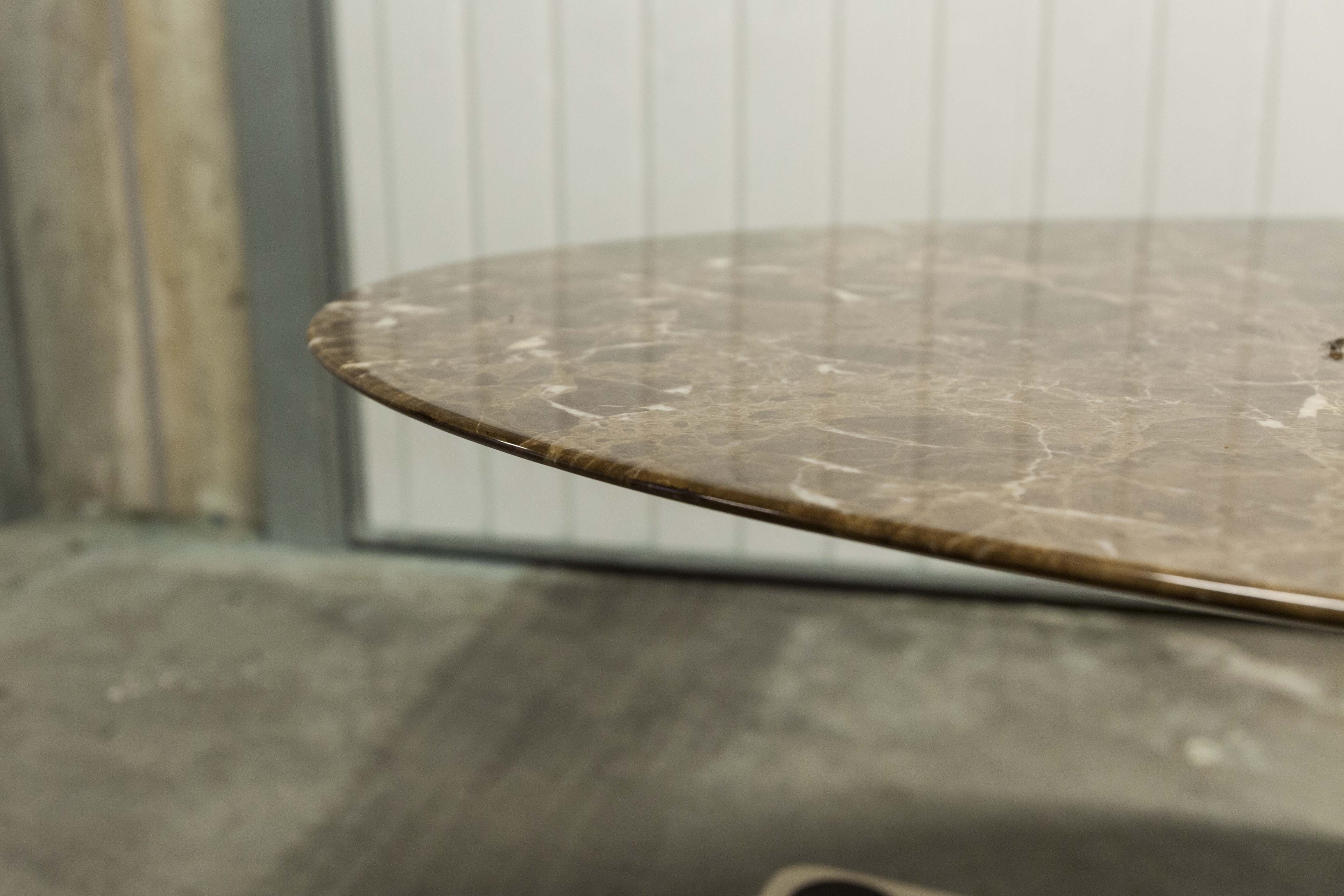 Oval coffee table by Eero Saarinen for Knoll