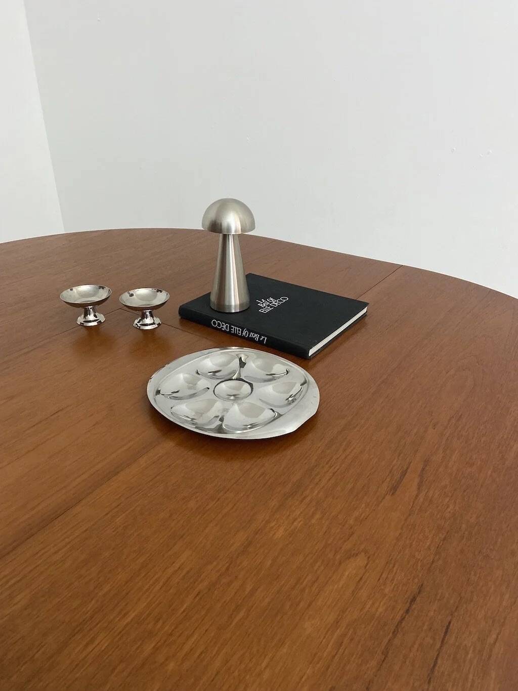 Vintage extendable table by Jentique