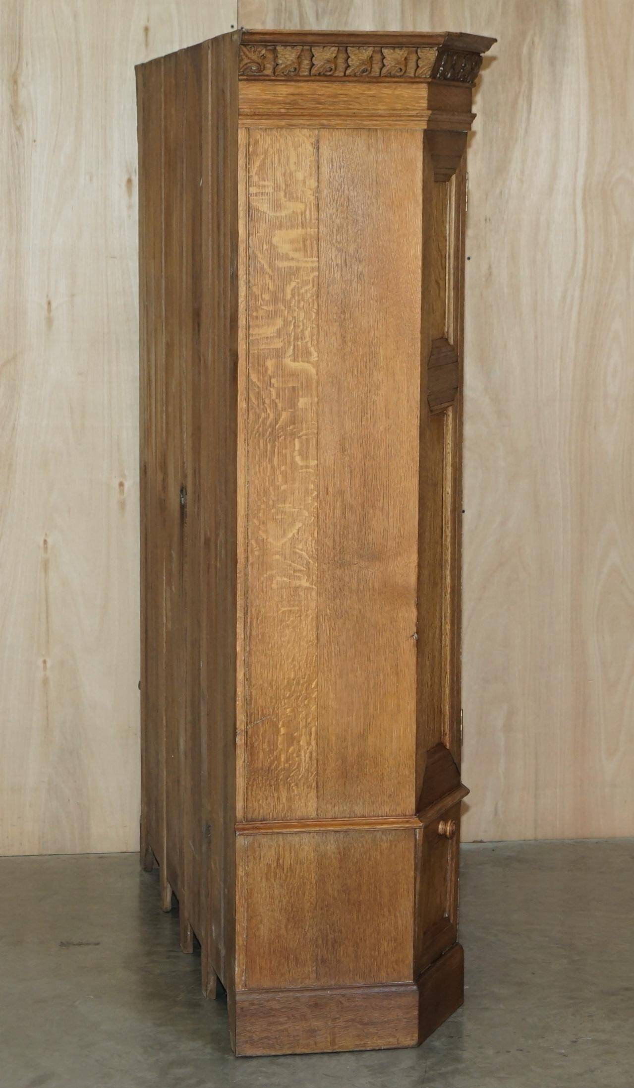 Armoire Victorien en Pin circa 1880
