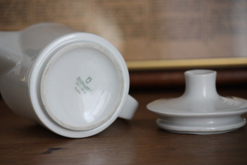 Porcelain milk pot