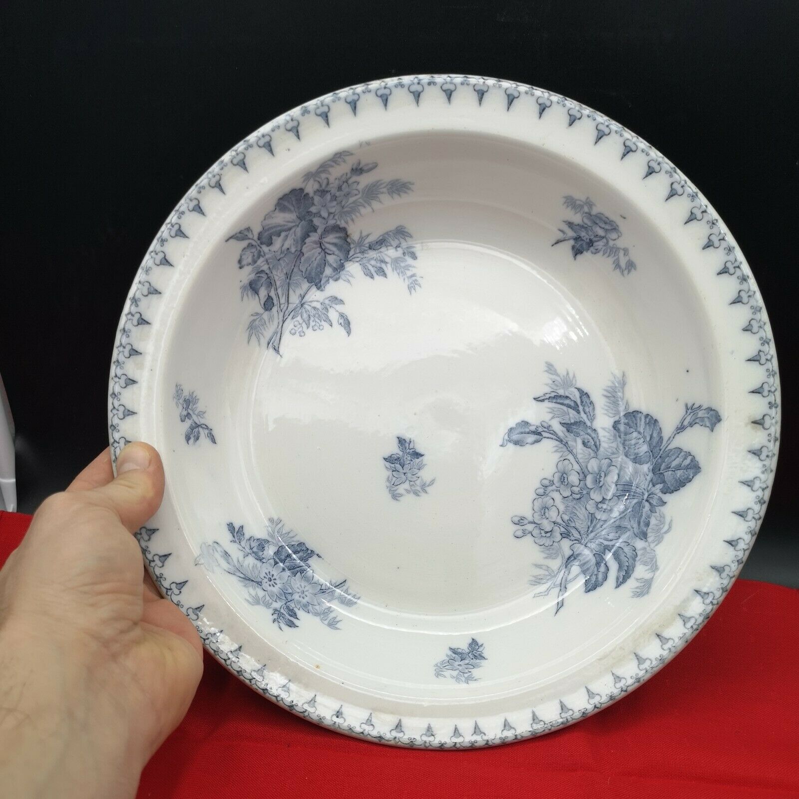 Earthenware dish Sarreguemines model Flora