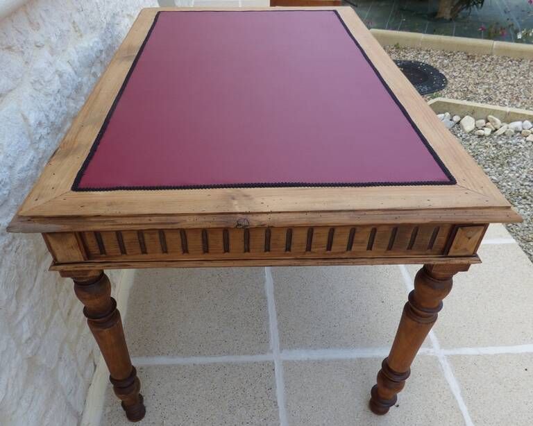 Antique desk with 2 drawers and burgundy faux leather top - Very good condition -
