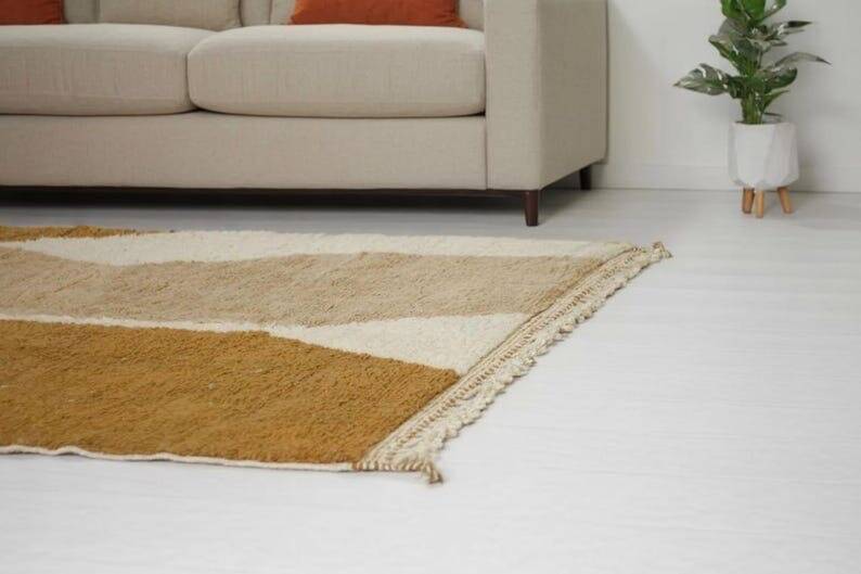 Handmade pure wool rug, size 150 x 250 cm.