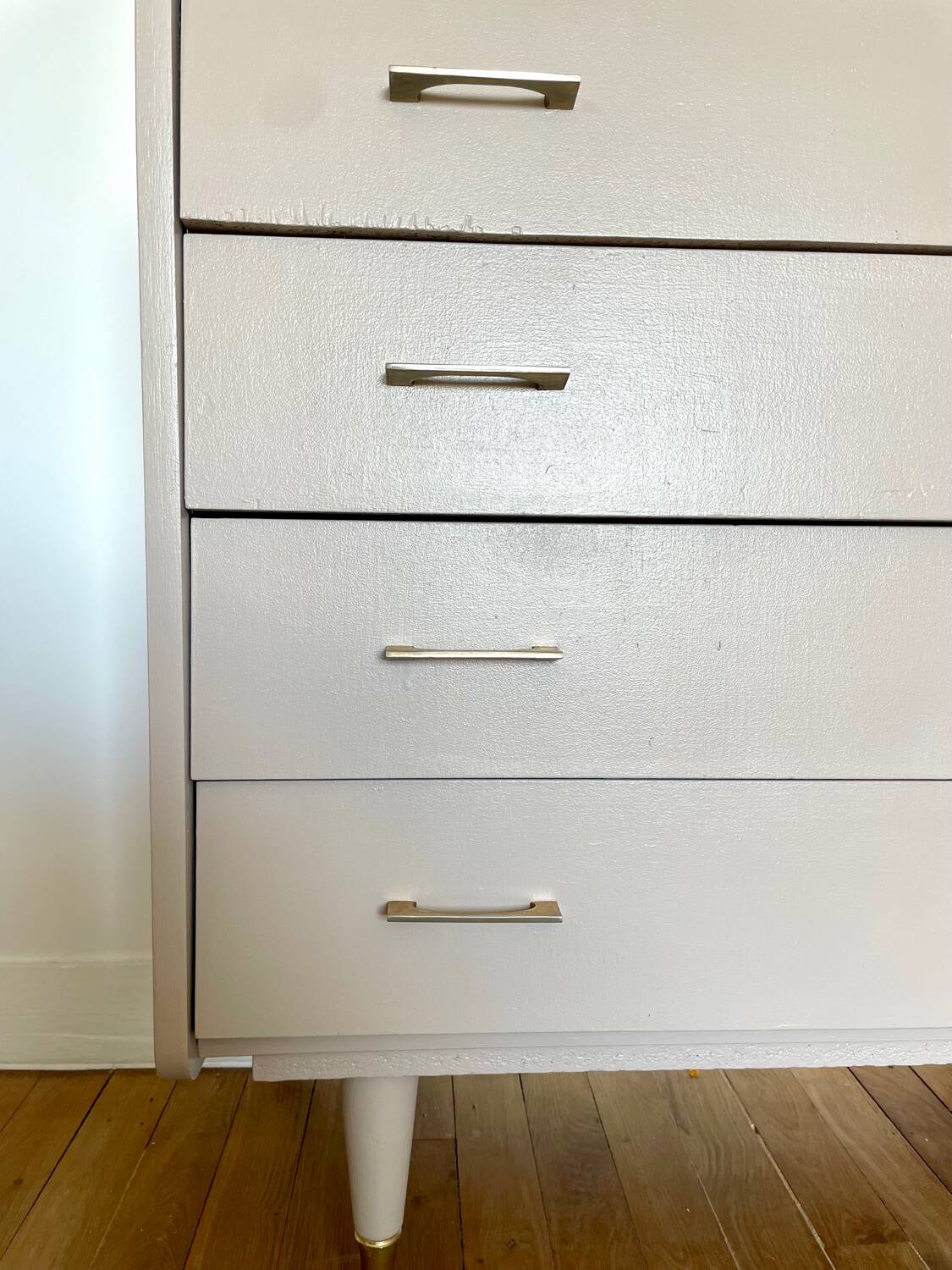 Commode peinte en taupe, 1950