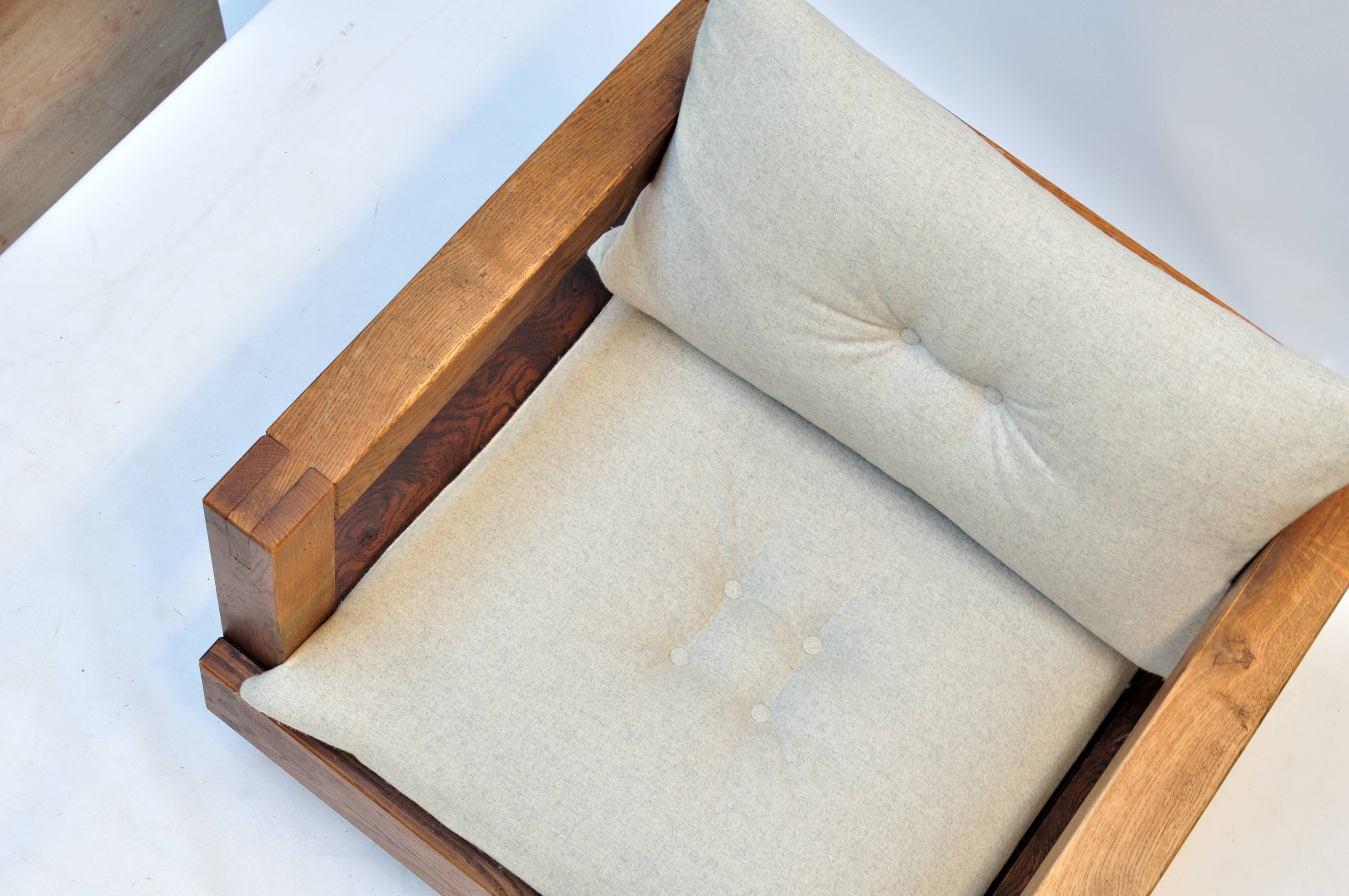 Fauteuil en chêne massif — reconstruit en 100 % laine vierge