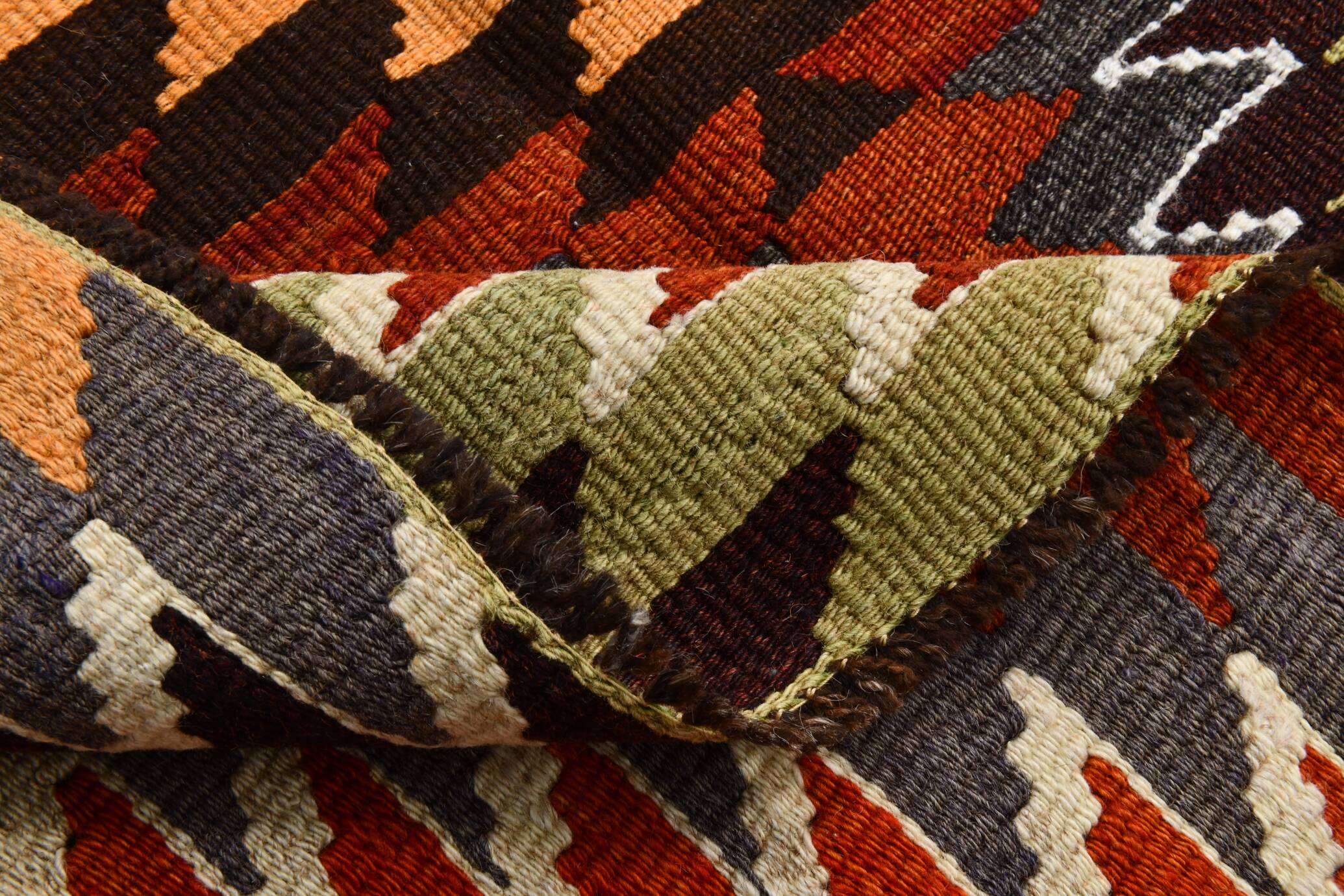 Tapis Kilim vintage géométrique rouge et vert