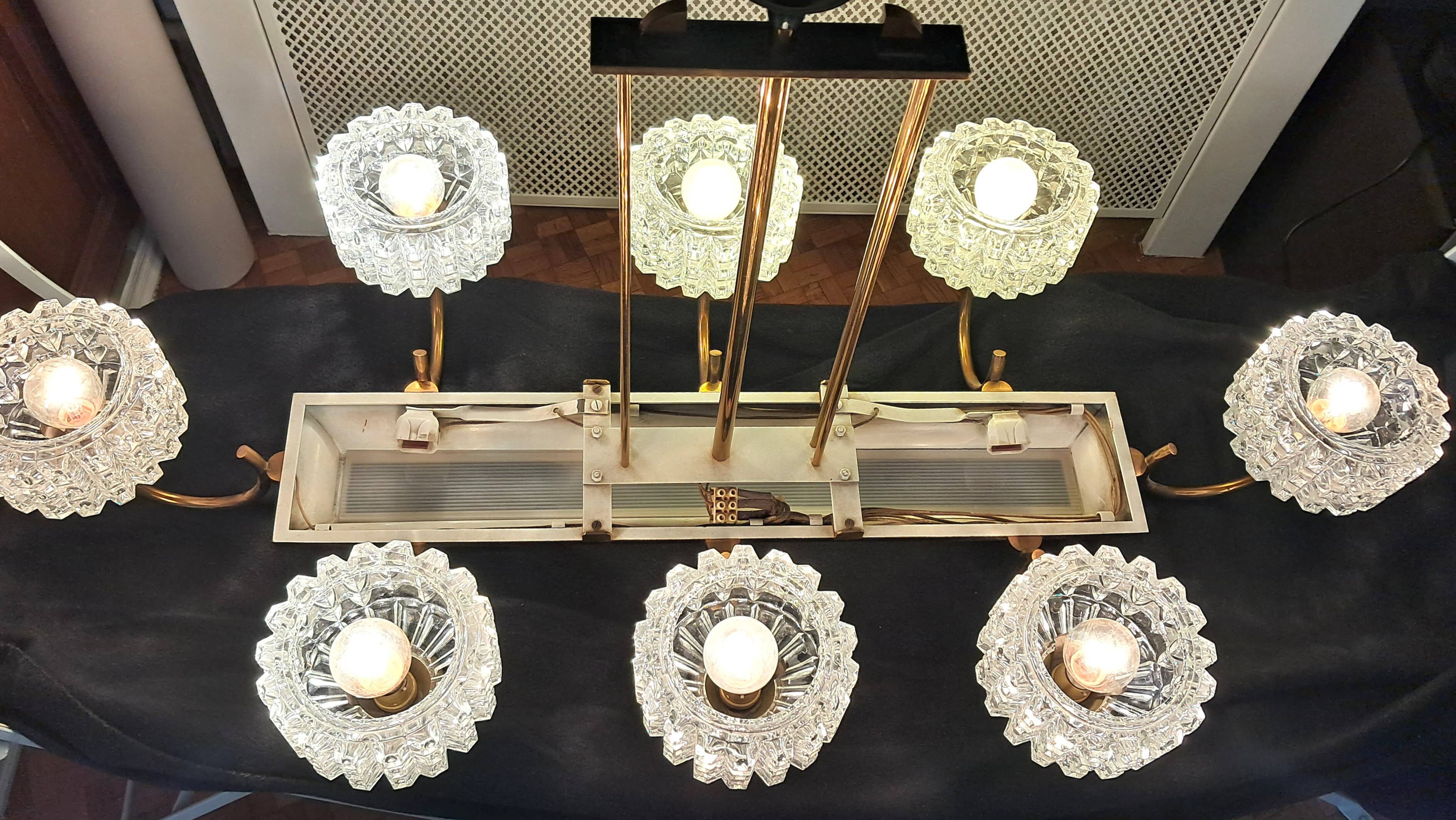 Eight-light chandelier in gilded brass and blue, 1950.