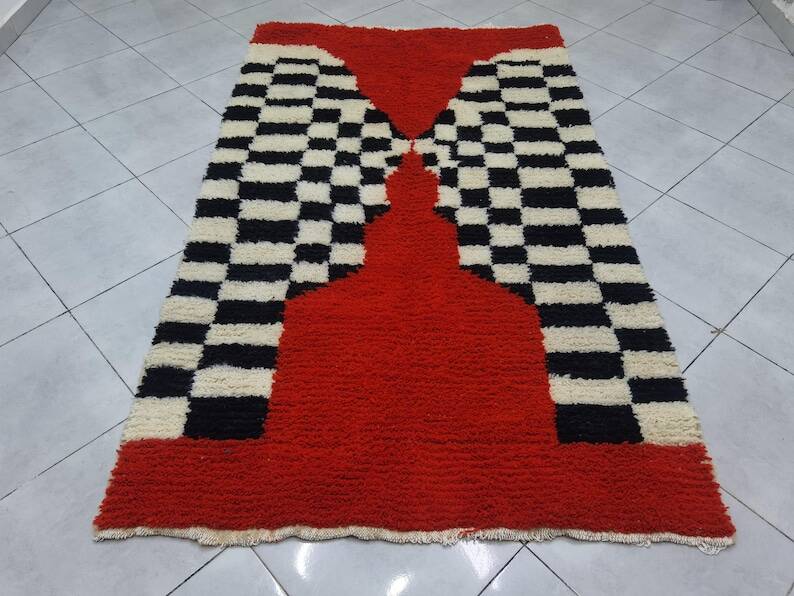 Berber Moroccan rug decorated 250cm x 150cm