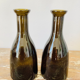 Lot de 2 jolis flacons identiques en verre ambré