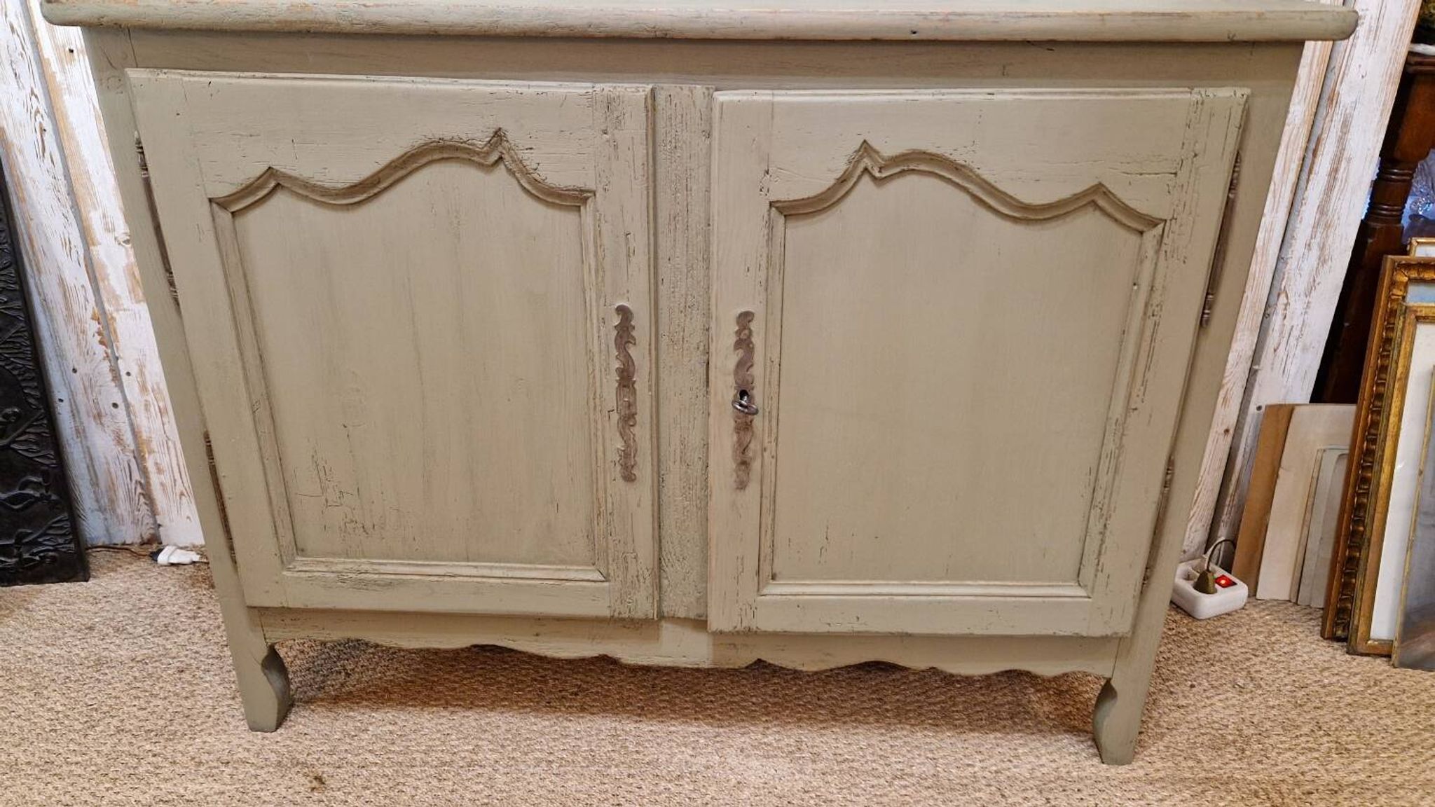 Buffet Louis XV patiné vert méridionale