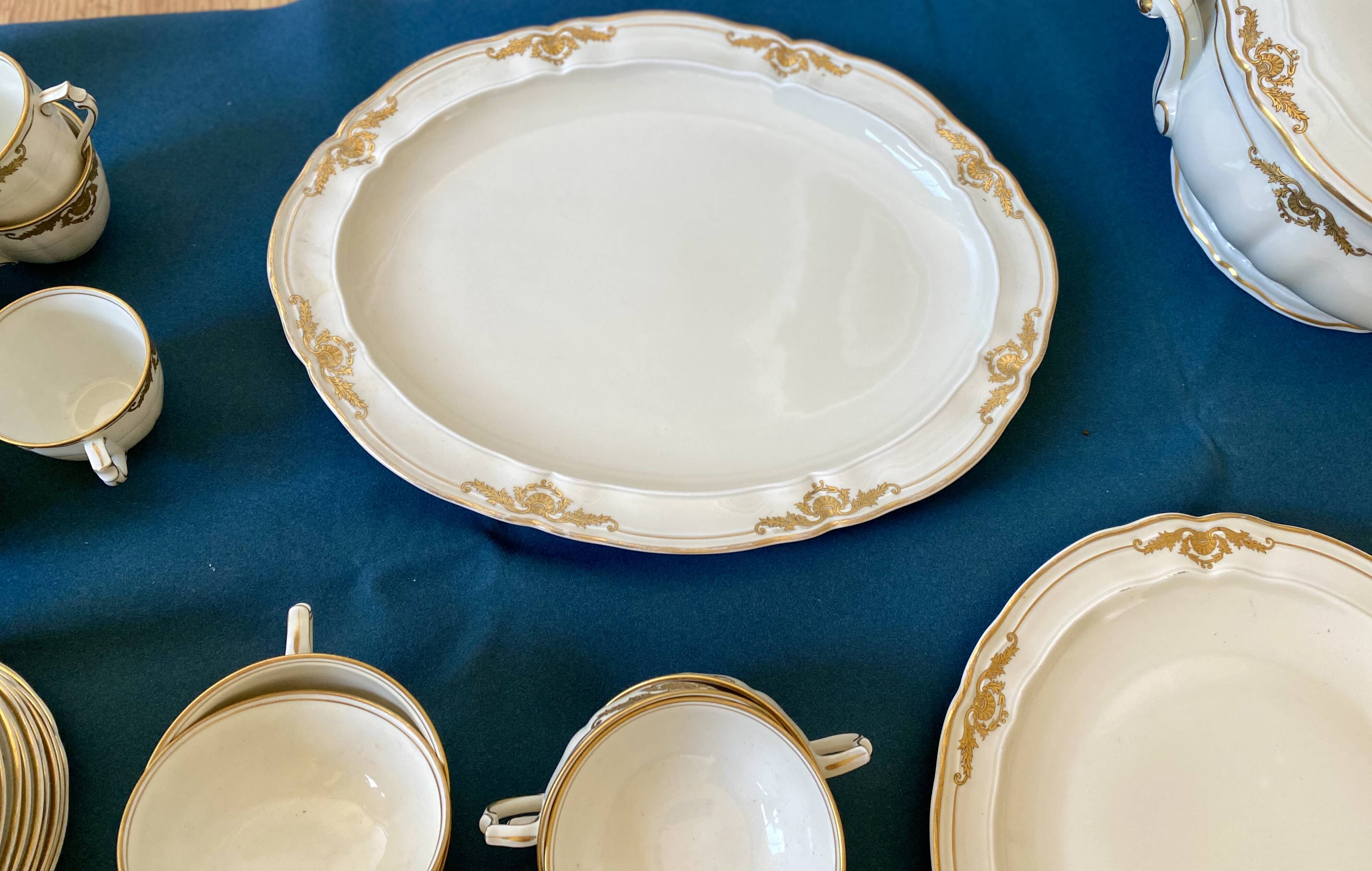 Bernardaud Coquille porcelain service, 96 pieces.