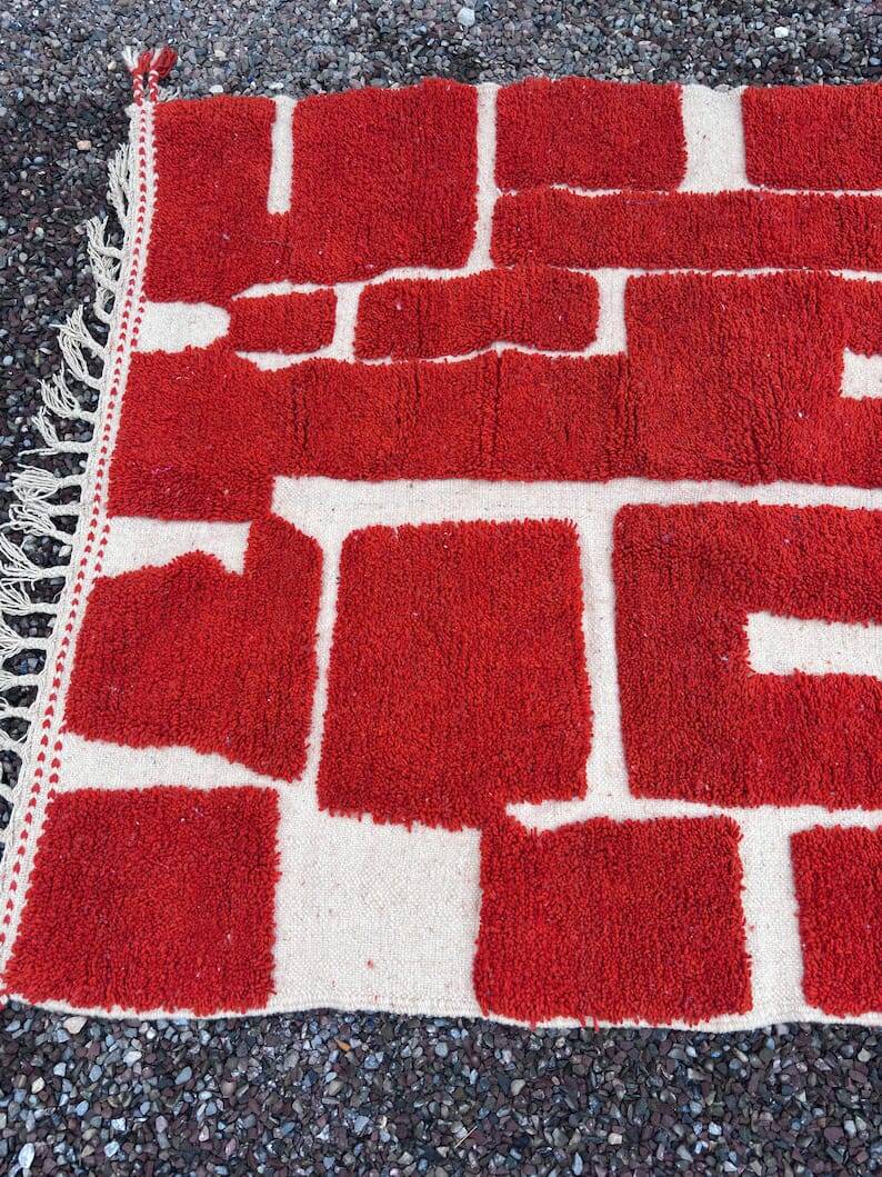 Handmade traditional pure wool rug, red, size 150 x 250 cm.