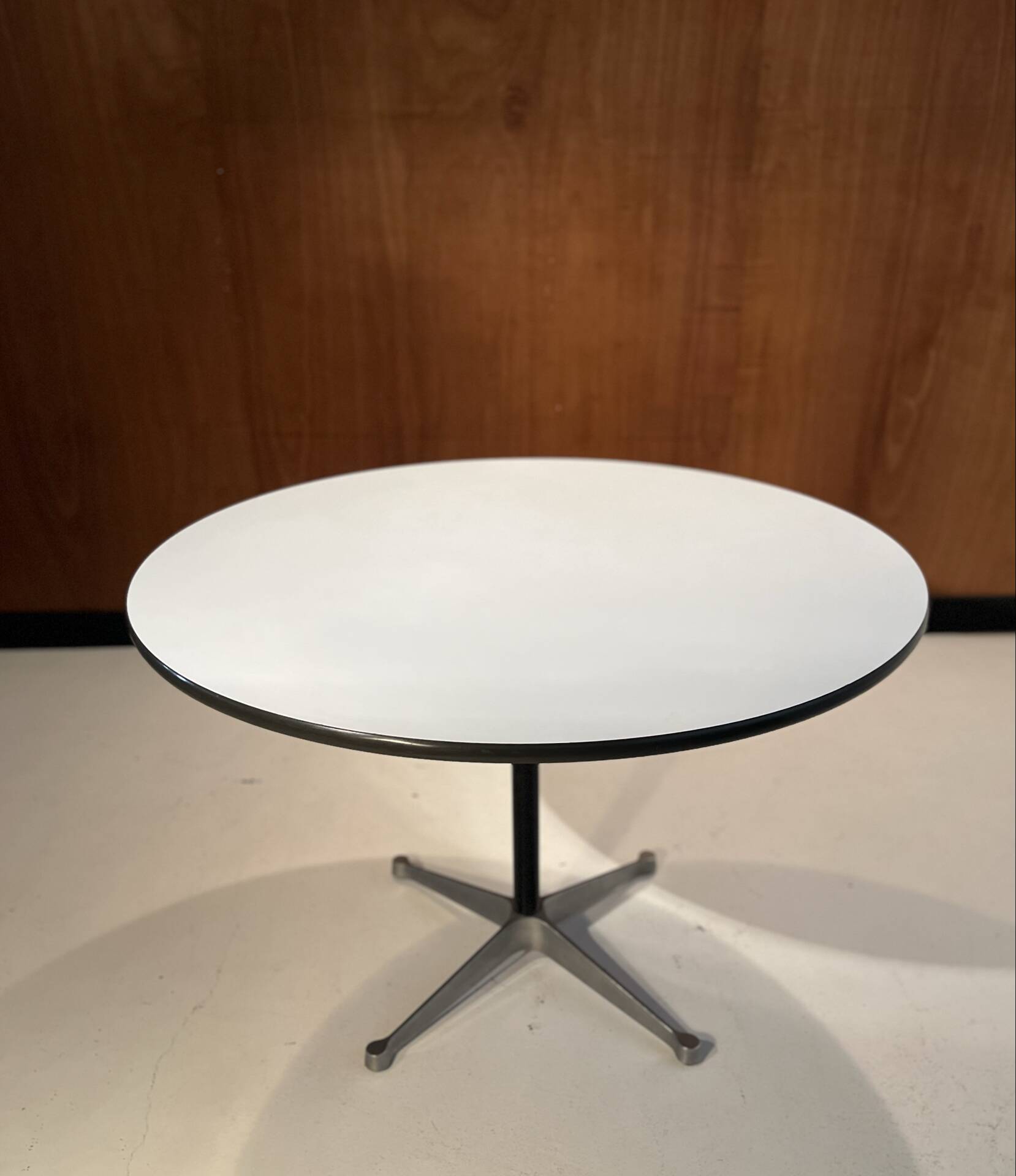 Vintage table, Eames design - Herman Miller USA edition