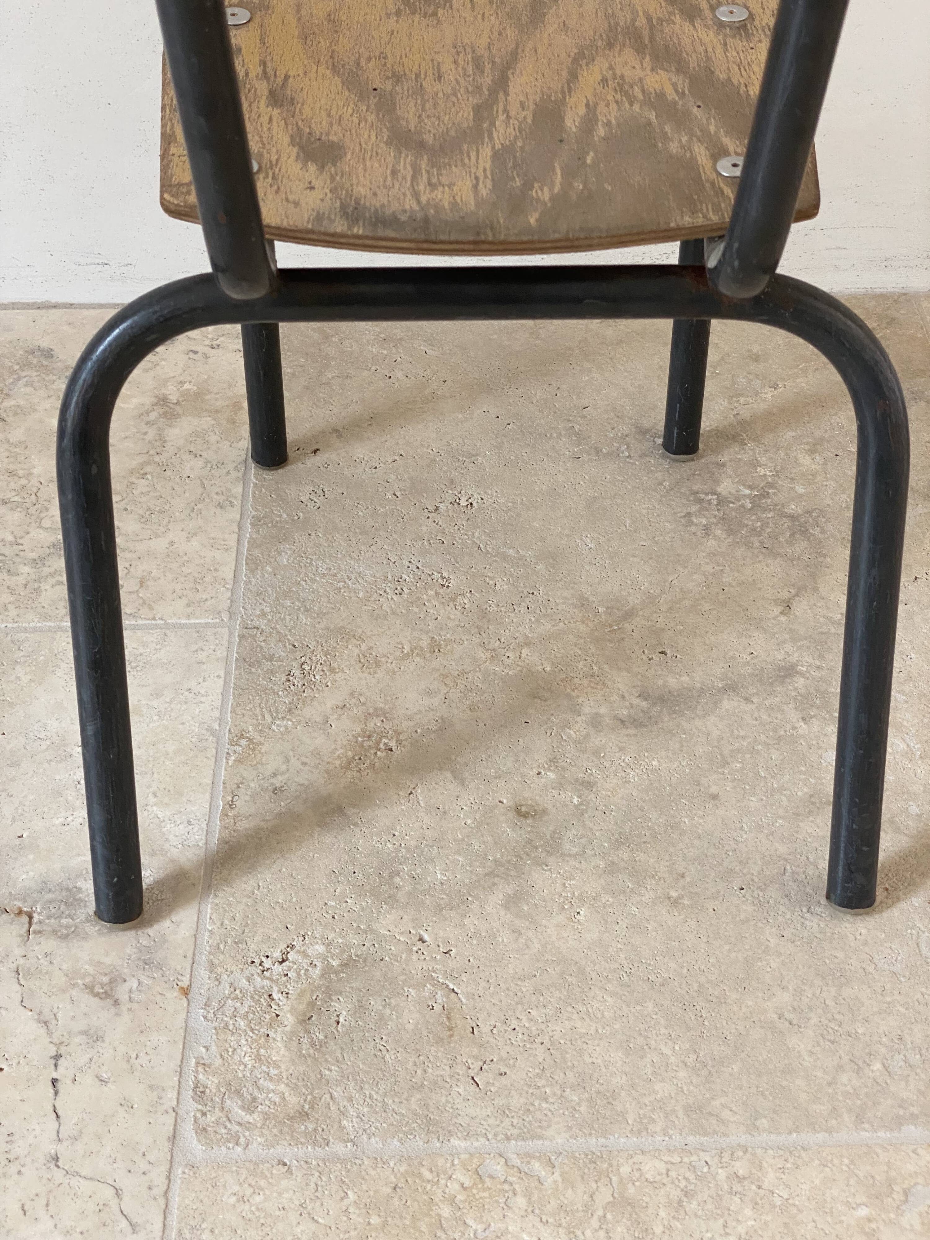 Chaise d’école vintage enfant bois et métal noir style industriel